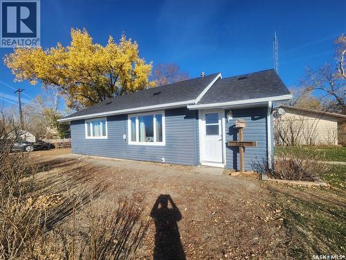 101 Centre Street, Frontier, SK - Outdoor