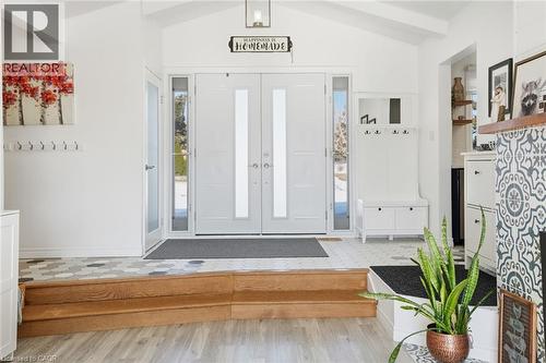 81 Thomson Drive, Waterdown, ON - Indoor Photo Showing Other Room