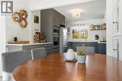 81 Thomson Drive, Waterdown, ON - Indoor Photo Showing Dining Room