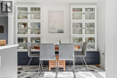 81 Thomson Drive, Waterdown, ON - Indoor Photo Showing Dining Room
