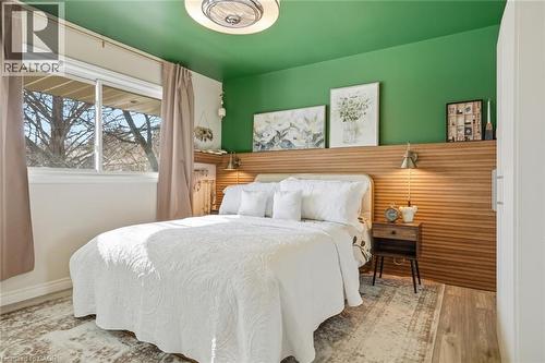81 Thomson Drive, Waterdown, ON - Indoor Photo Showing Bedroom