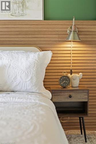 81 Thomson Drive, Waterdown, ON -  Photo Showing Bedroom