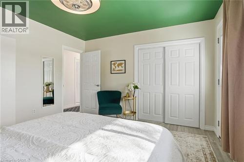 81 Thomson Drive, Waterdown, ON - Indoor Photo Showing Bedroom