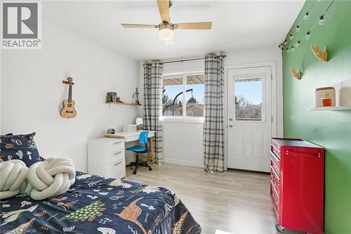81 Thomson Drive, Waterdown, ON - Indoor Photo Showing Bedroom