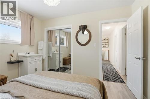 81 Thomson Drive, Waterdown, ON - Indoor Photo Showing Bedroom