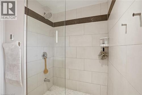 81 Thomson Drive, Waterdown, ON - Indoor Photo Showing Bathroom