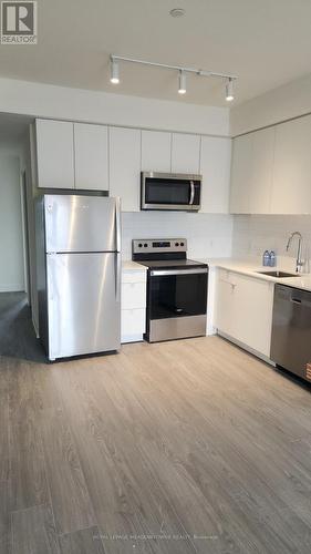 204A - 16 Melbourne Avenue, St. Catharines, ON - Indoor Photo Showing Kitchen