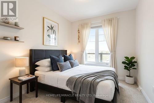 92 - 10 Birmingham Drive, Cambridge, ON - Indoor Photo Showing Bedroom
