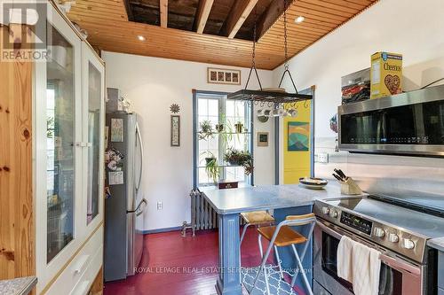 100 Wentworth Street S, Hamilton, ON - Indoor Photo Showing Kitchen
