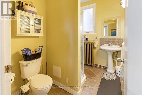 100 Wentworth Street S, Hamilton, ON - Indoor Photo Showing Bathroom