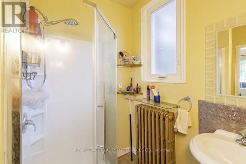 100 Wentworth Street S, Hamilton, ON - Indoor Photo Showing Bathroom