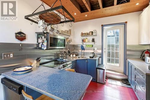 100 Wentworth Street S, Hamilton, ON - Indoor Photo Showing Kitchen
