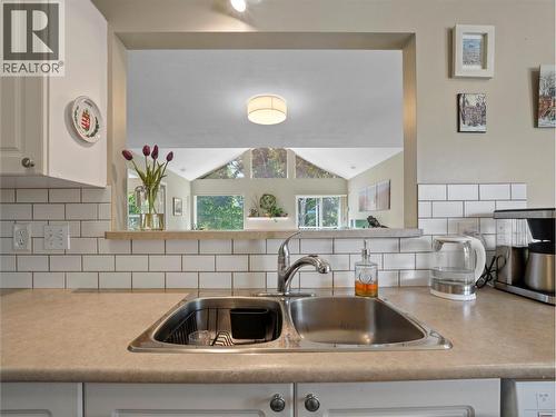 171 17 Street Se Unit# 14, Salmon Arm, BC - Indoor Photo Showing Kitchen With Double Sink