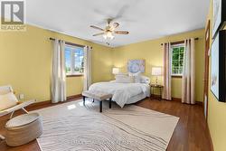 Easily accommodate a king bed and all the things.. - 