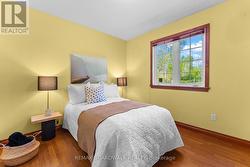 2nd bedroom also a great size! Fresh paint? - 