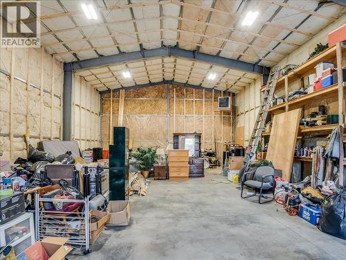 609 201St Avenue, Castlegar, BC - Indoor Photo Showing Garage