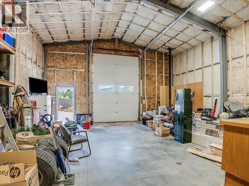 609 201St Avenue, Castlegar, BC - Indoor Photo Showing Garage