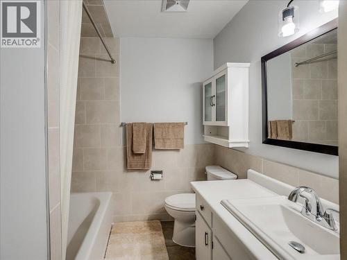 609 201St Avenue, Castlegar, BC - Indoor Photo Showing Bathroom