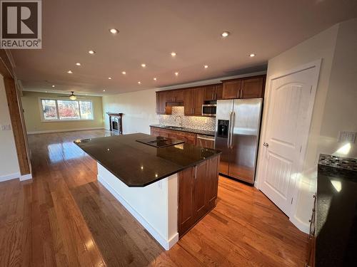 4716 Boundary Road, Fort Nelson, BC - Indoor Photo Showing Kitchen