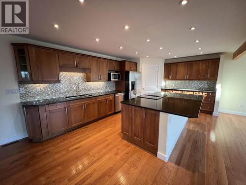 4716 Boundary Road, Fort Nelson, BC - Indoor Photo Showing Kitchen