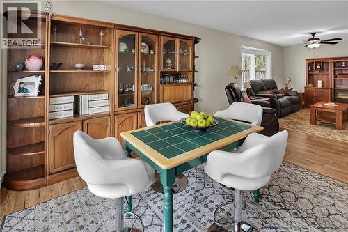 Dining area with light wood-style floors and a ceiling fan - 4432 Dennis Avenue, Beamsville, ON - Indoor