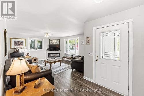 5492 Hwy 620, Wollaston, ON - Indoor Photo Showing Living Room