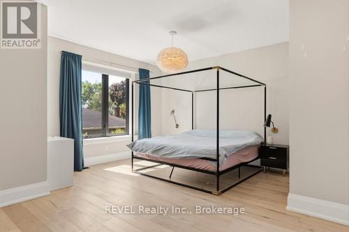 6206 Lucia Drive, Niagara Falls (Stamford), ON - Indoor Photo Showing Bedroom