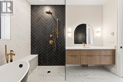6206 Lucia Drive, Niagara Falls (Stamford), ON - Indoor Photo Showing Bathroom