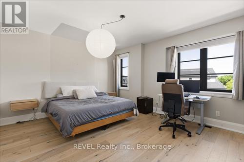 6206 Lucia Drive, Niagara Falls (Stamford), ON - Indoor Photo Showing Bedroom