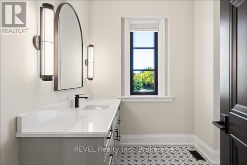 6206 Lucia Drive, Niagara Falls (Stamford), ON - Indoor Photo Showing Bathroom