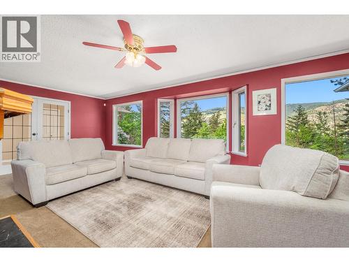 6960 Brewer Road, Coldstream, BC - Indoor Photo Showing Living Room