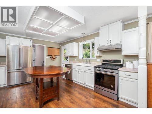 6960 Brewer Road, Coldstream, BC - Indoor Photo Showing Kitchen