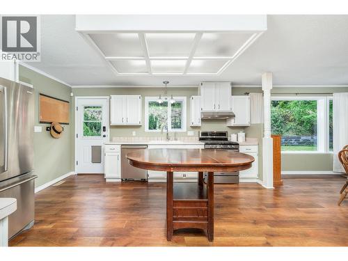 6960 Brewer Road, Coldstream, BC - Indoor Photo Showing Kitchen