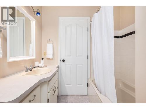 6960 Brewer Road, Coldstream, BC - Indoor Photo Showing Bathroom