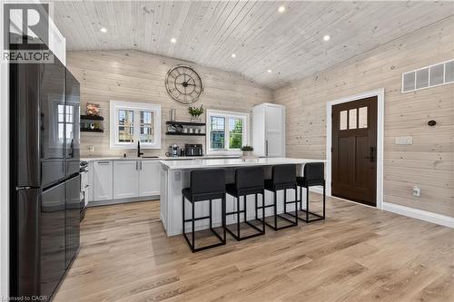 71865 Sunview Avenue, Dashwood, ON - Indoor Photo Showing Kitchen With Upgraded Kitchen