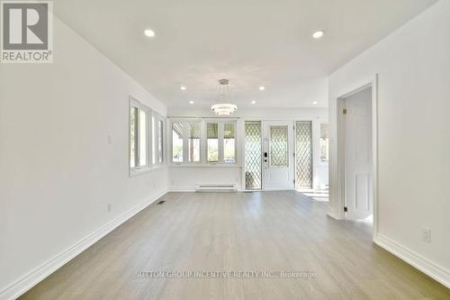 1556 Houston Avenue, Innisfil, ON - Indoor Photo Showing Other Room