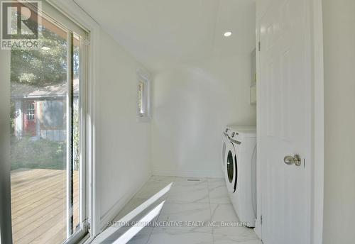 1556 Houston Avenue, Innisfil, ON - Indoor Photo Showing Laundry Room