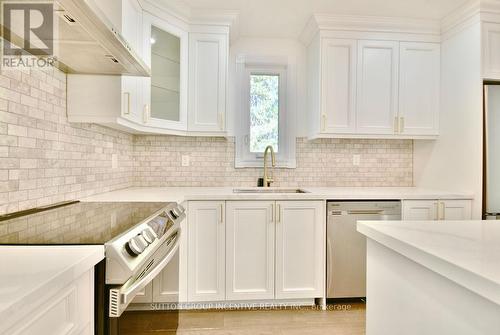1556 Houston Avenue, Innisfil, ON - Indoor Photo Showing Kitchen