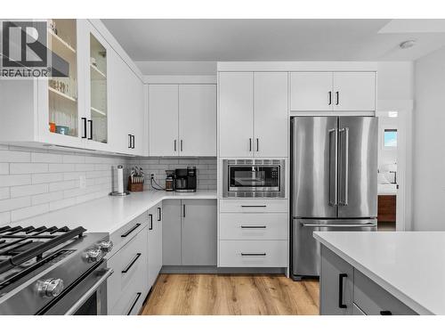 185 Diamond Way, Vernon, BC - Indoor Photo Showing Kitchen With Upgraded Kitchen