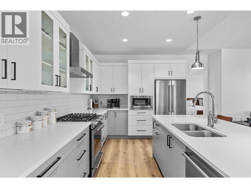 185 Diamond Way, Vernon, BC - Indoor Photo Showing Kitchen With Double Sink With Upgraded Kitchen