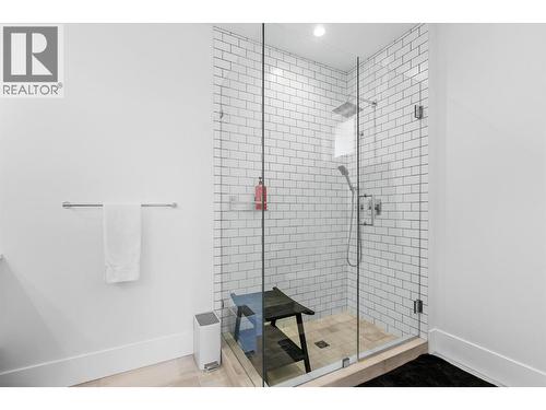 185 Diamond Way, Vernon, BC - Indoor Photo Showing Bathroom