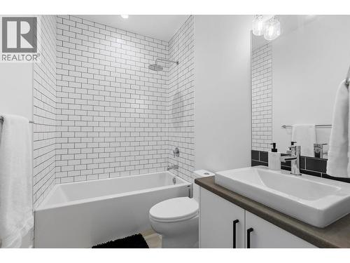 185 Diamond Way, Vernon, BC - Indoor Photo Showing Bathroom