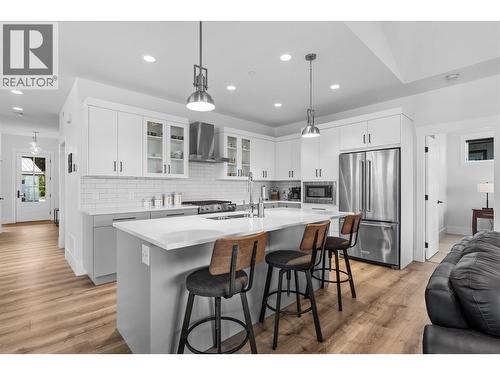 185 Diamond Way, Vernon, BC - Indoor Photo Showing Kitchen With Upgraded Kitchen
