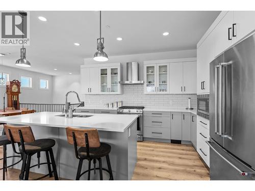 185 Diamond Way, Vernon, BC - Indoor Photo Showing Kitchen With Upgraded Kitchen