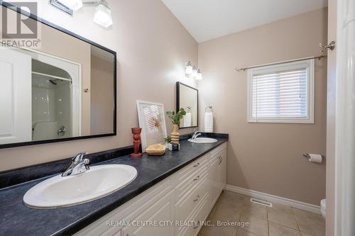 19 Hamilton Street, North Middlesex (Ailsa Craig), ON - Indoor Photo Showing Bathroom