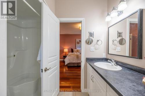19 Hamilton Street, North Middlesex (Ailsa Craig), ON - Indoor Photo Showing Bathroom