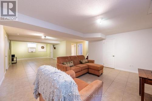19 Hamilton Street, North Middlesex (Ailsa Craig), ON - Indoor Photo Showing Living Room