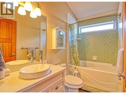 7001 Barcelona Drive Unit# 33, Kelowna, BC - Indoor Photo Showing Bathroom