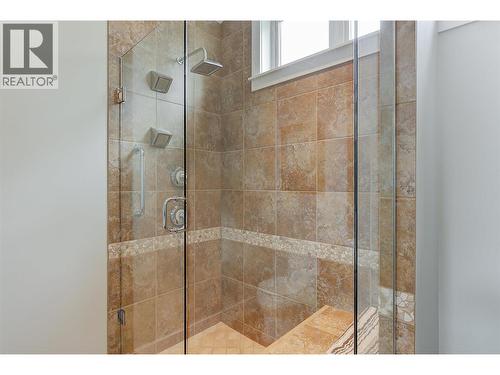 210 Dormie Place, Vernon, BC - Indoor Photo Showing Bathroom