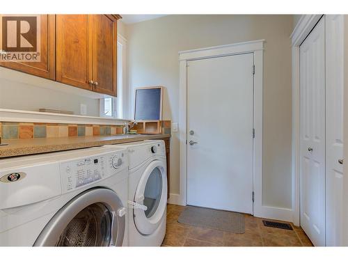 210 Dormie Place, Vernon, BC - Indoor Photo Showing Laundry Room